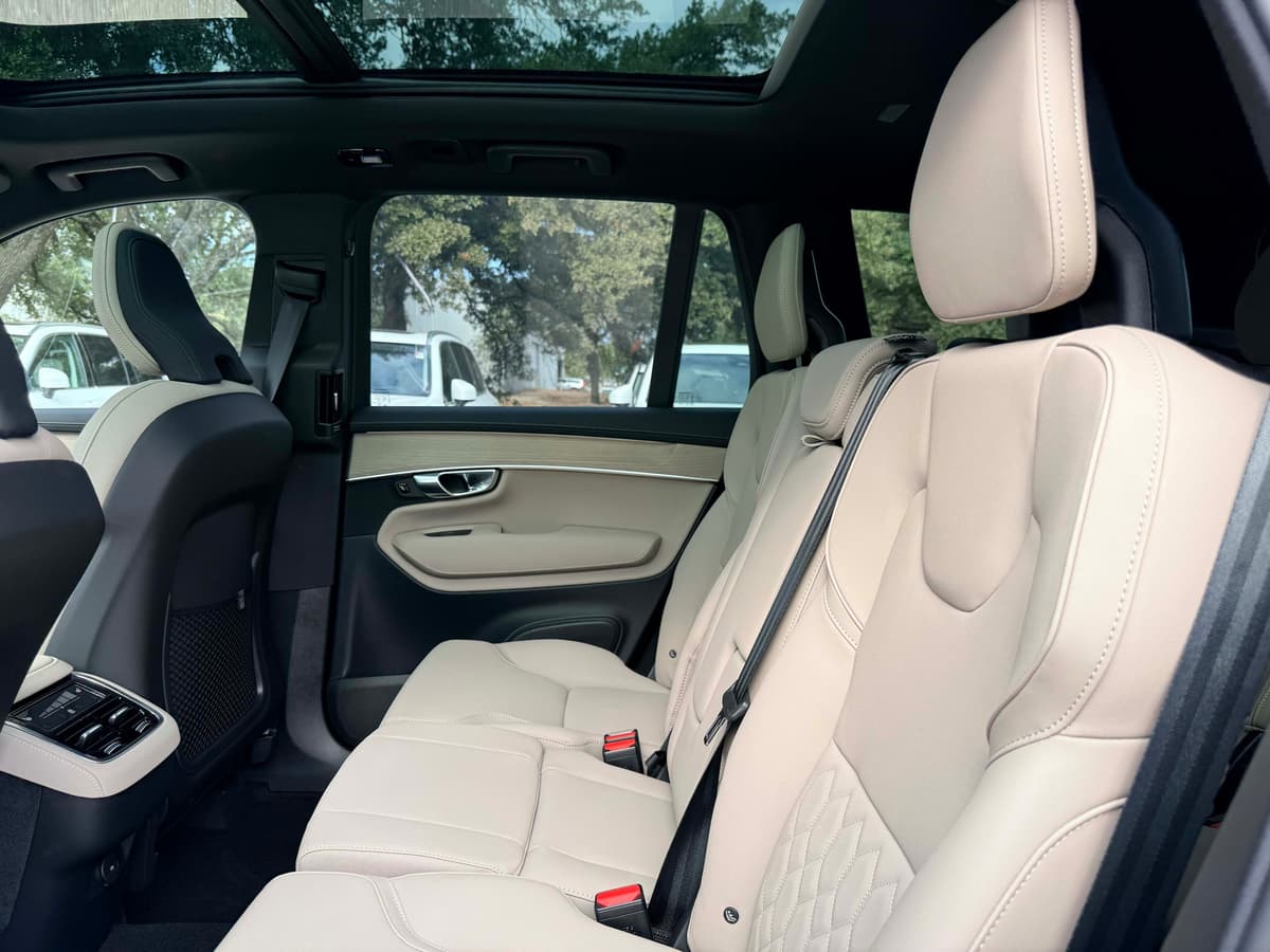 2026 Volvo XC90 - Image 16