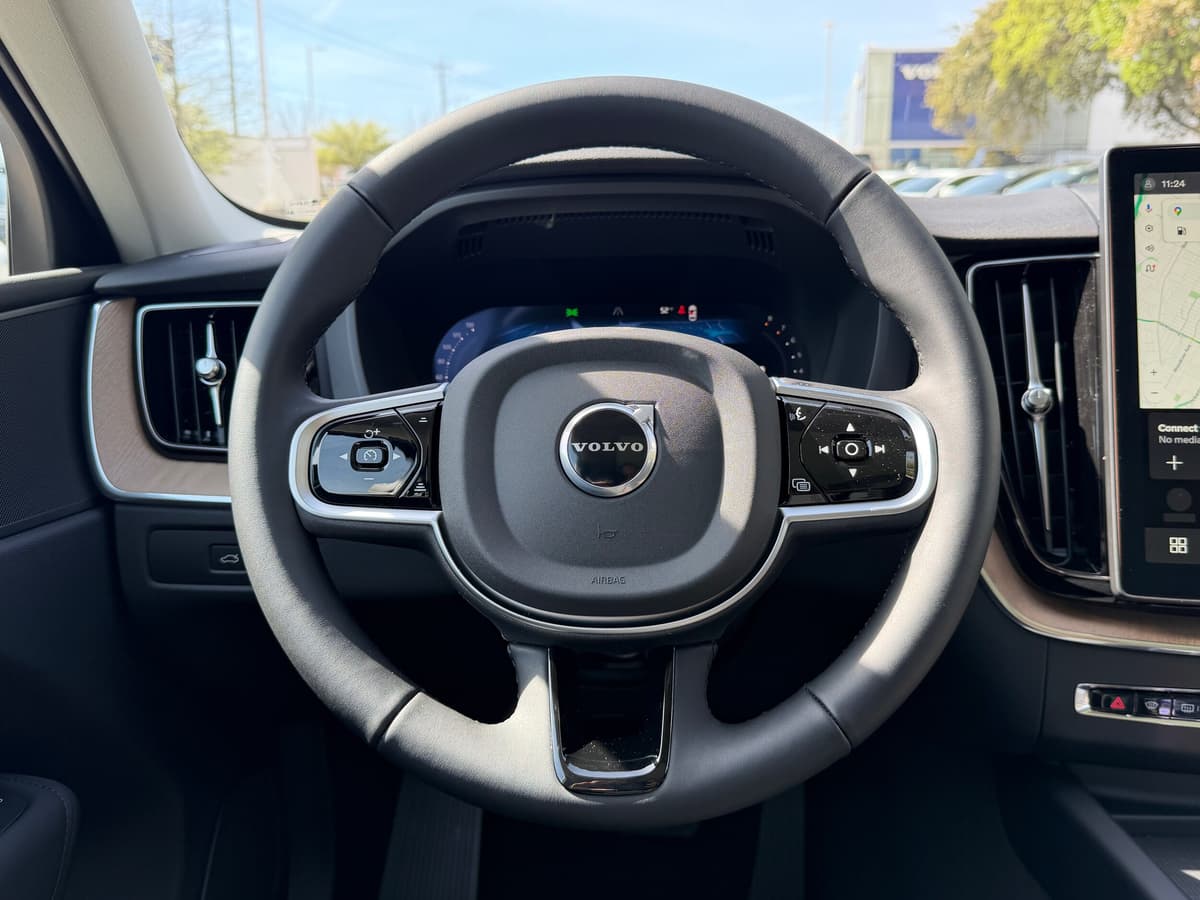 2026 Volvo XC60 - Image 13