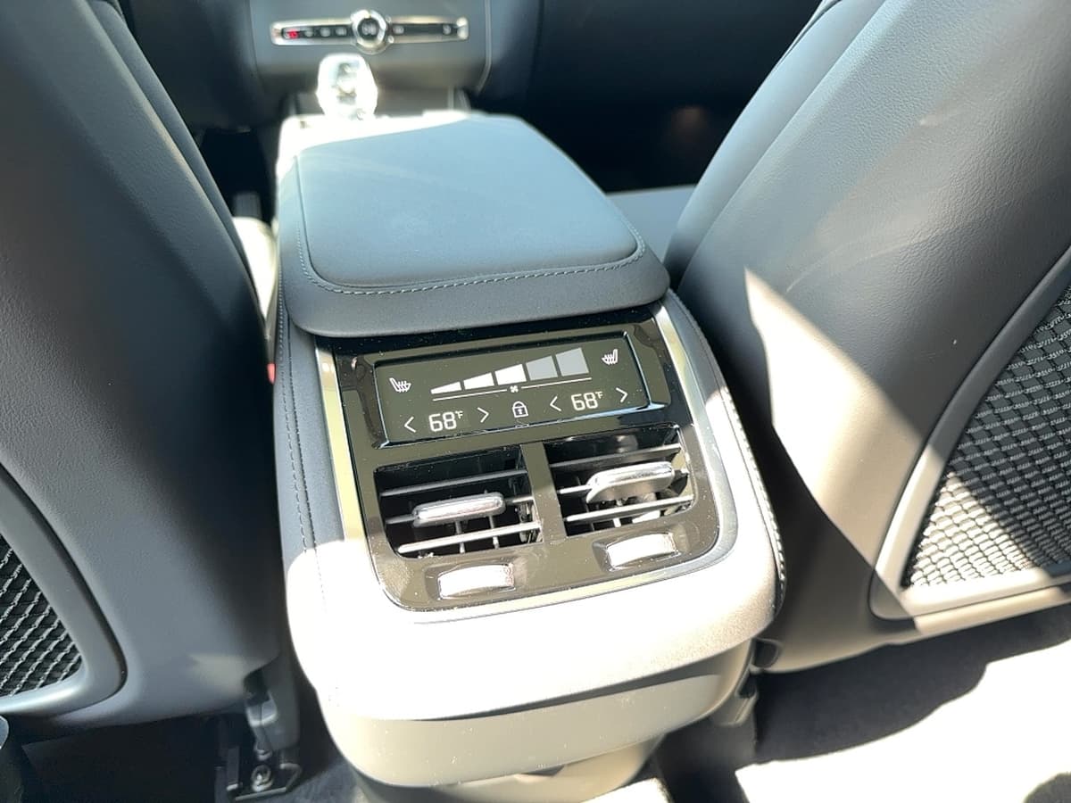 2026 Volvo XC90 - Image 16