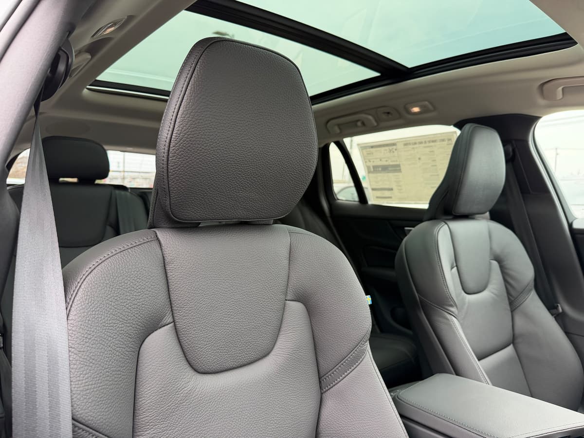 2026 Volvo V60 Cross Country - Image 9