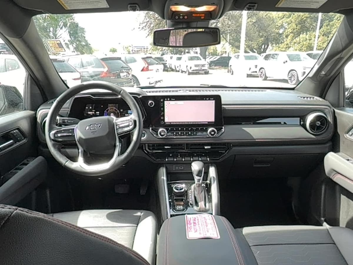 2024 Chevrolet Colorado - Image 18