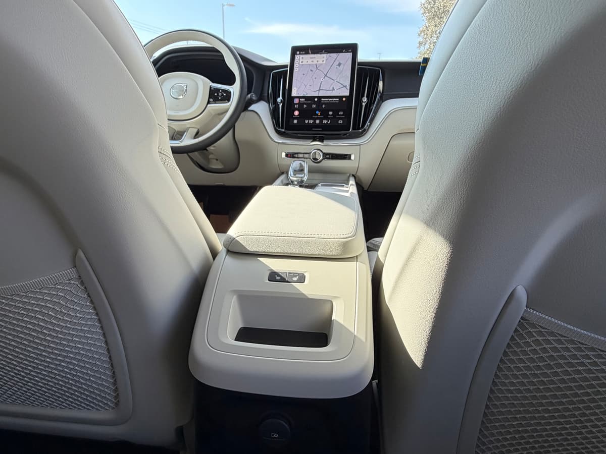 2026 Volvo XC60 plug-in hybrid - Image 11