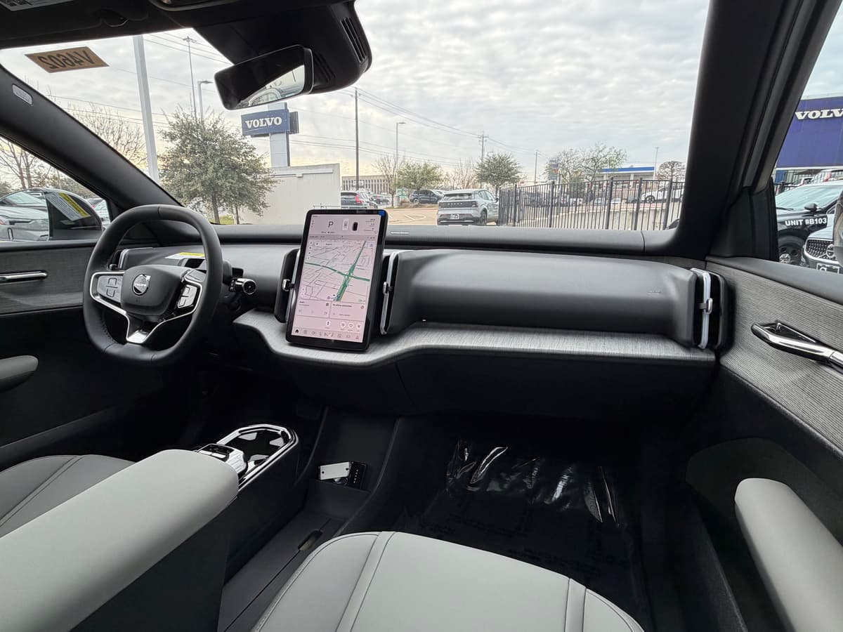 2026 Volvo EX30 Cross Country - Image 10