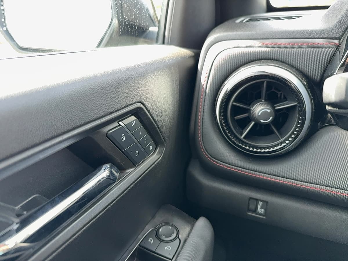 2024 Chevrolet Colorado - Image 20