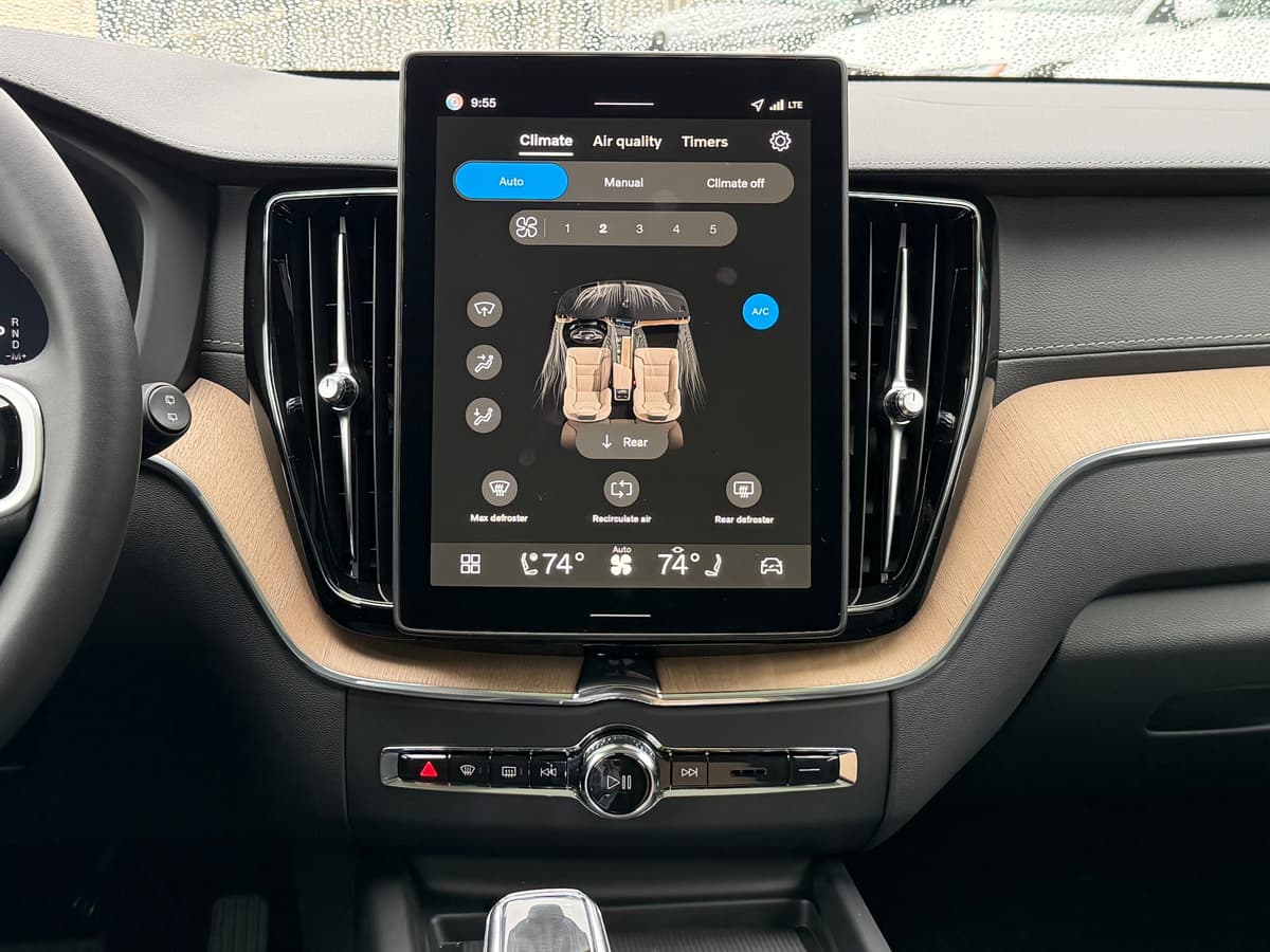 2026 Volvo XC60 - Image 12