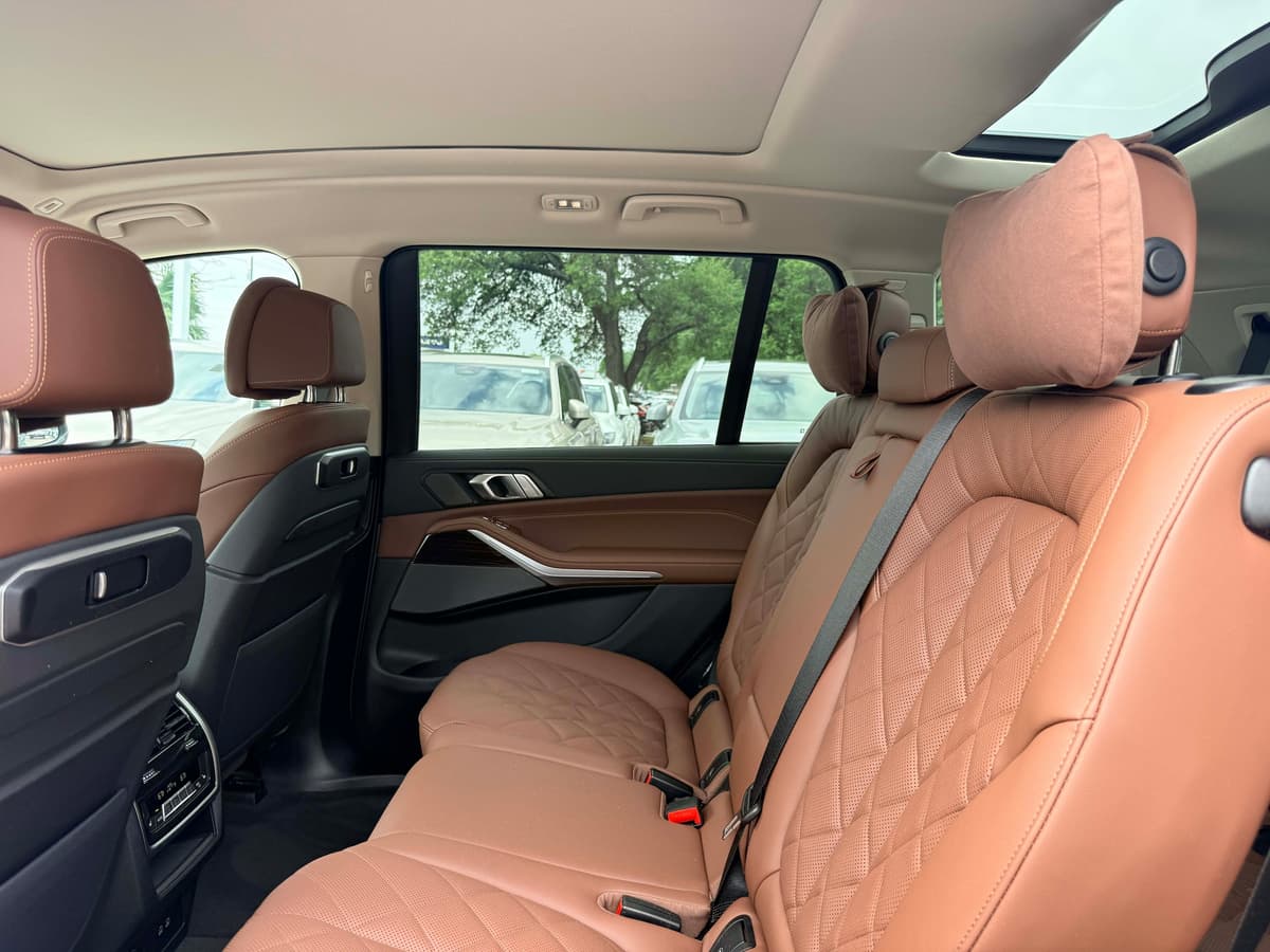 2026 BMW X7 - Image 14