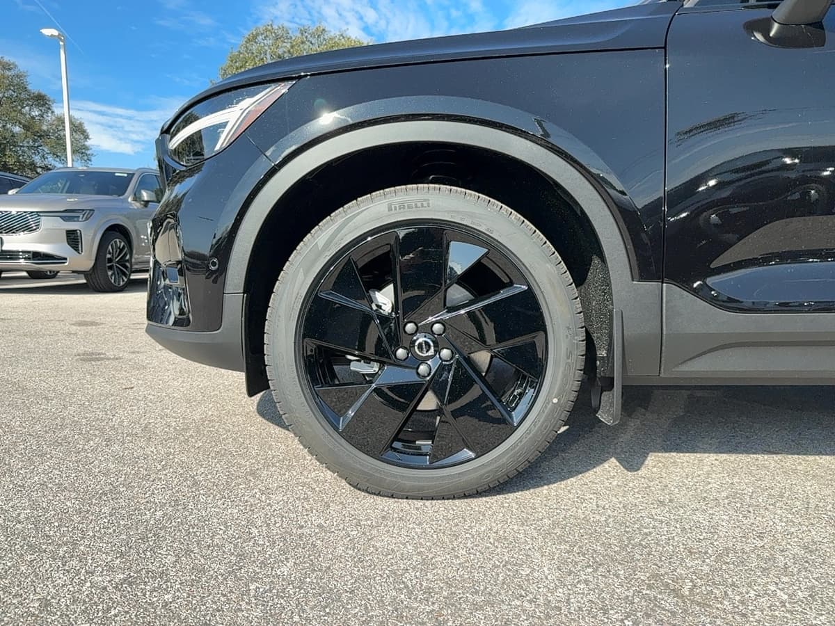 2026 Volvo XC40 - Image 8