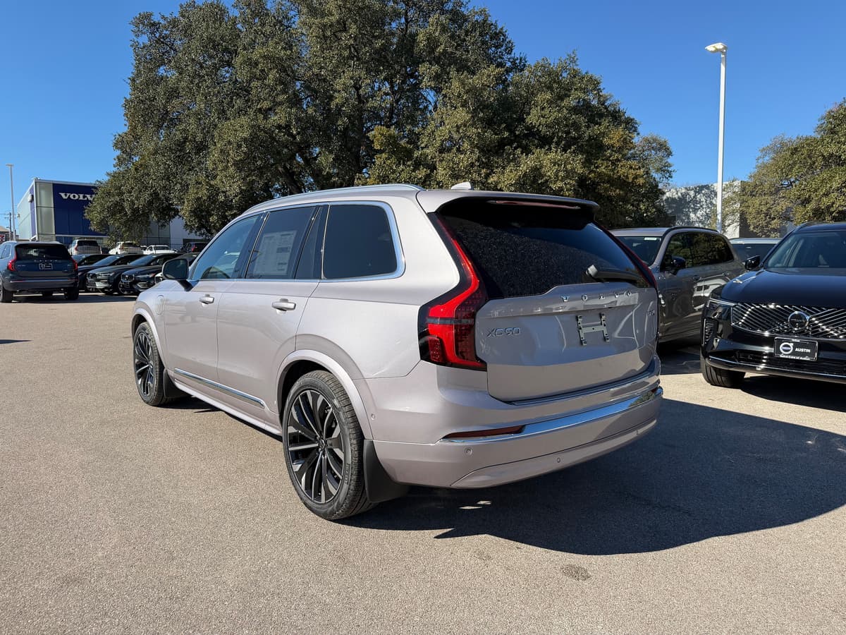 2026 Volvo XC90 plug-in hybrid - Image 3