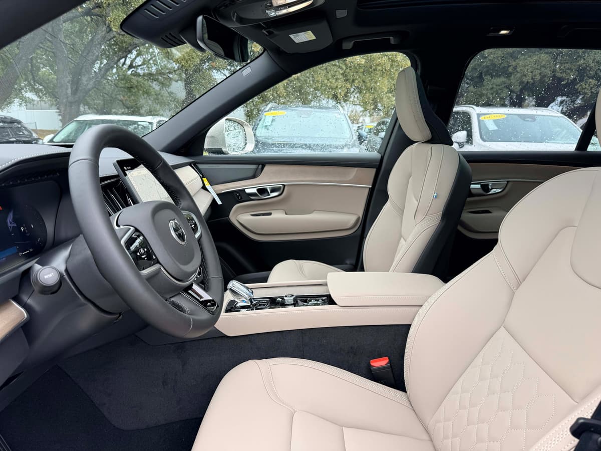 2026 Volvo XC90 - Image 12