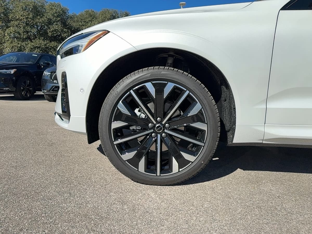 2026 Volvo XC60 - Image 9