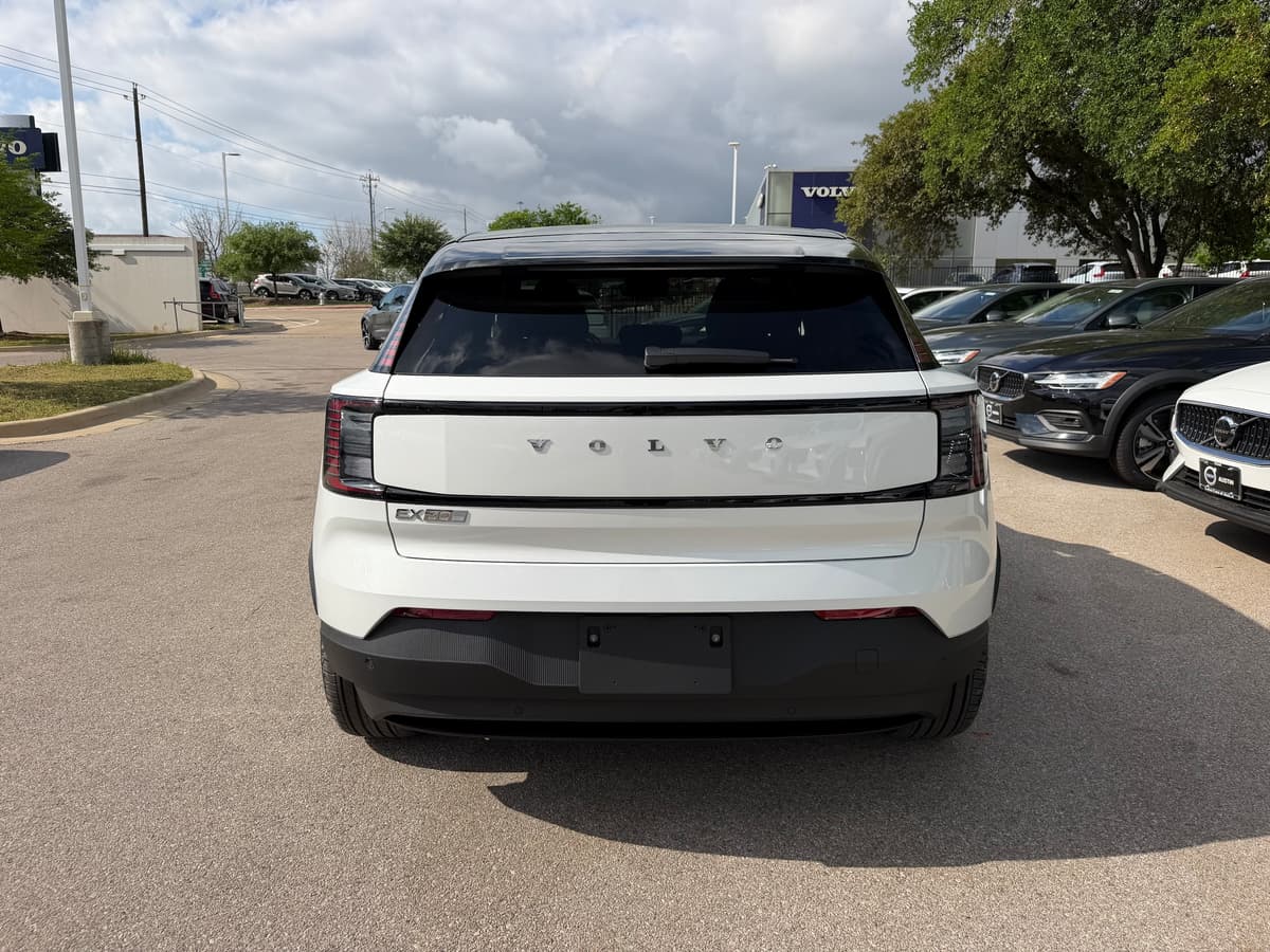 2026 Volvo EX30 - Image 5