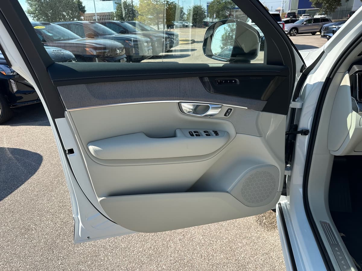 2026 Volvo XC90 - Image 18