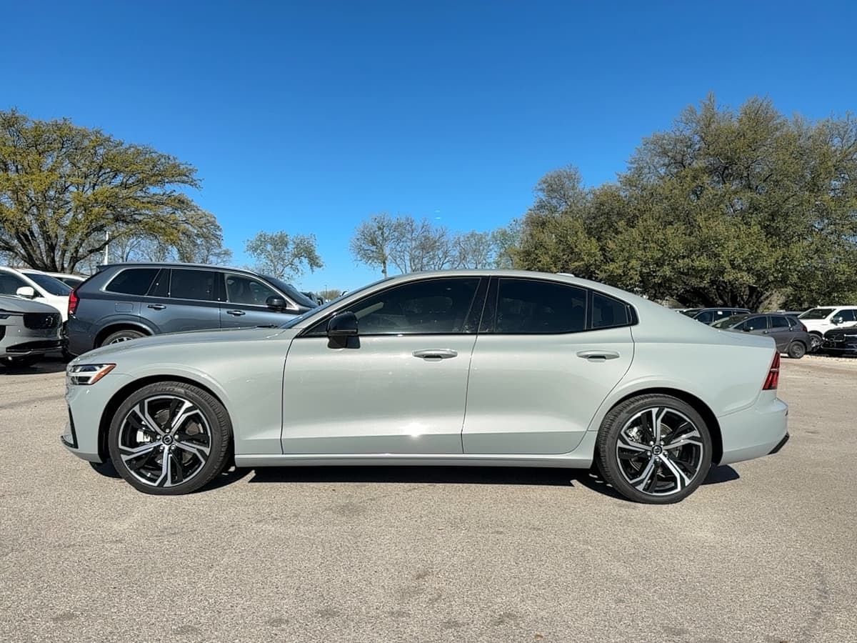 2024 Volvo S60 - Image 3