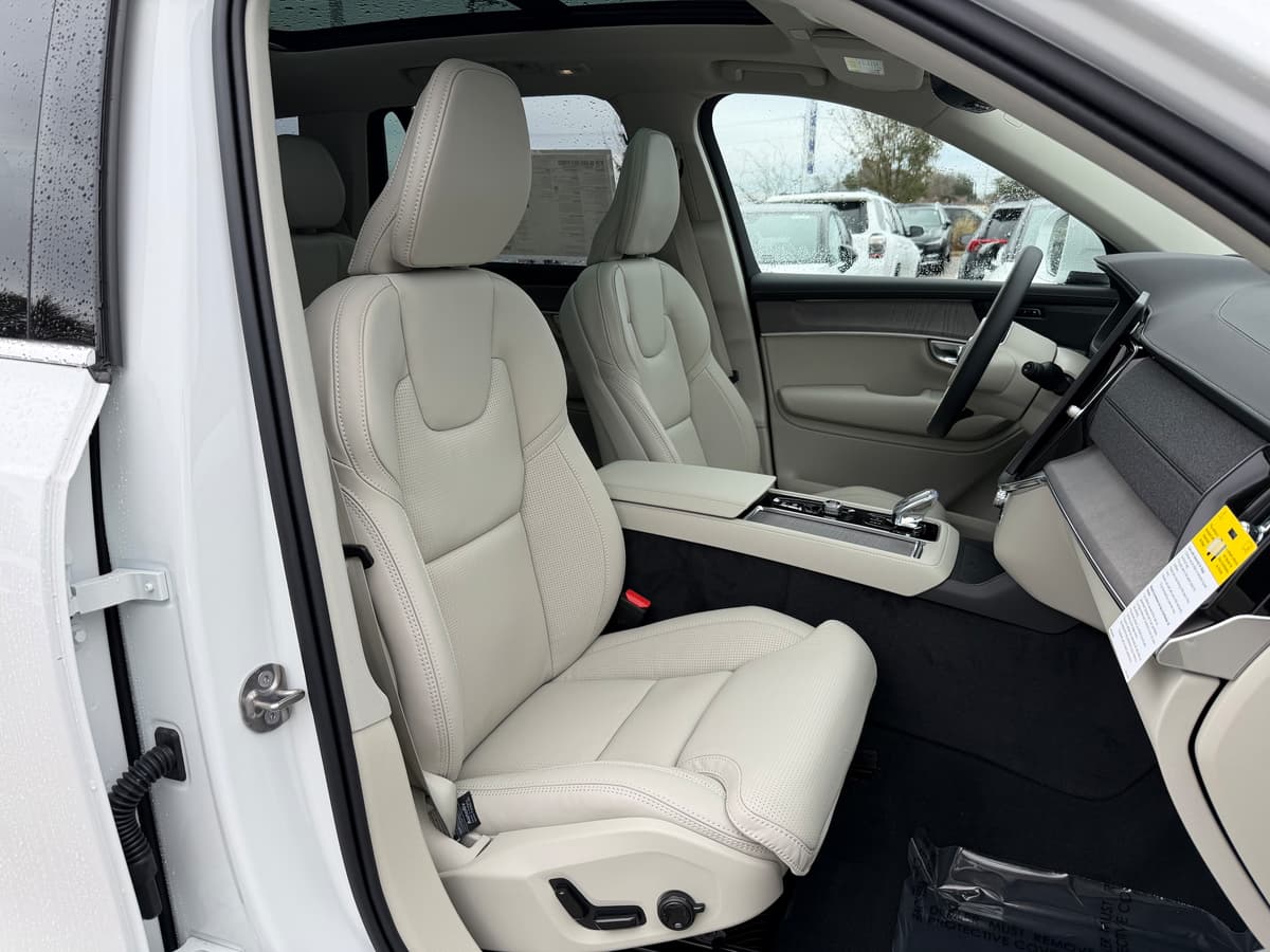 2026 Volvo XC90 - Image 8
