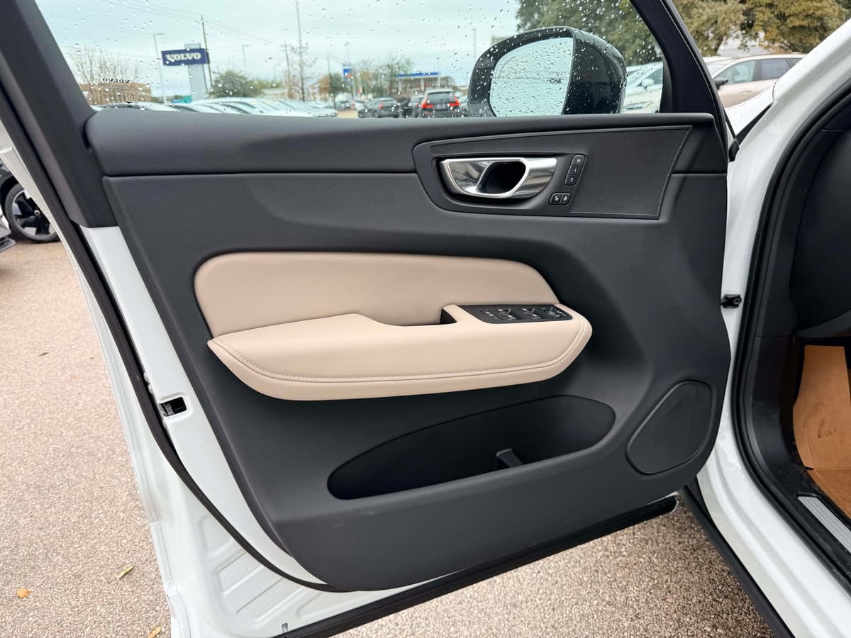 2026 Volvo XC60 - Image 10