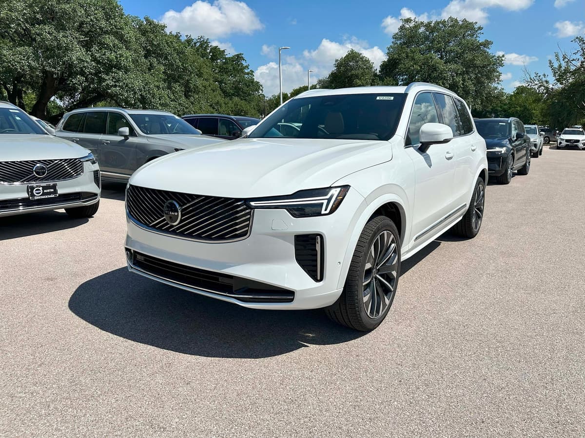 2026 Volvo XC90 - Image 2