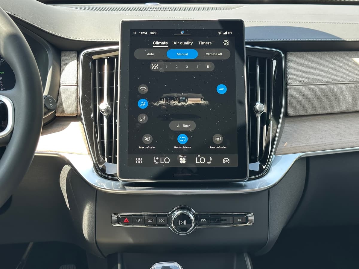 2026 Volvo XC90 plug-in hybrid - Image 13