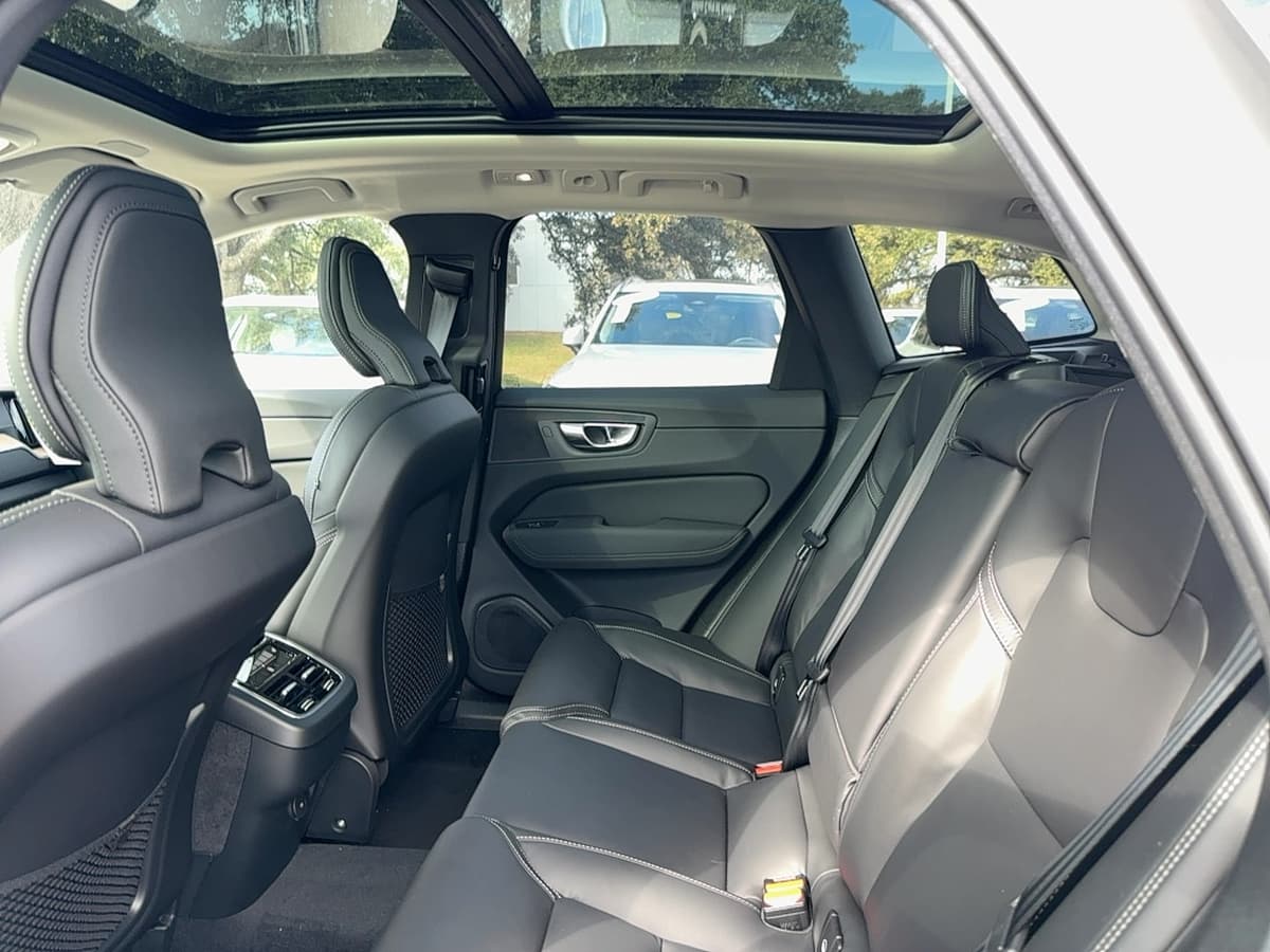 2026 Volvo XC60 - Image 14