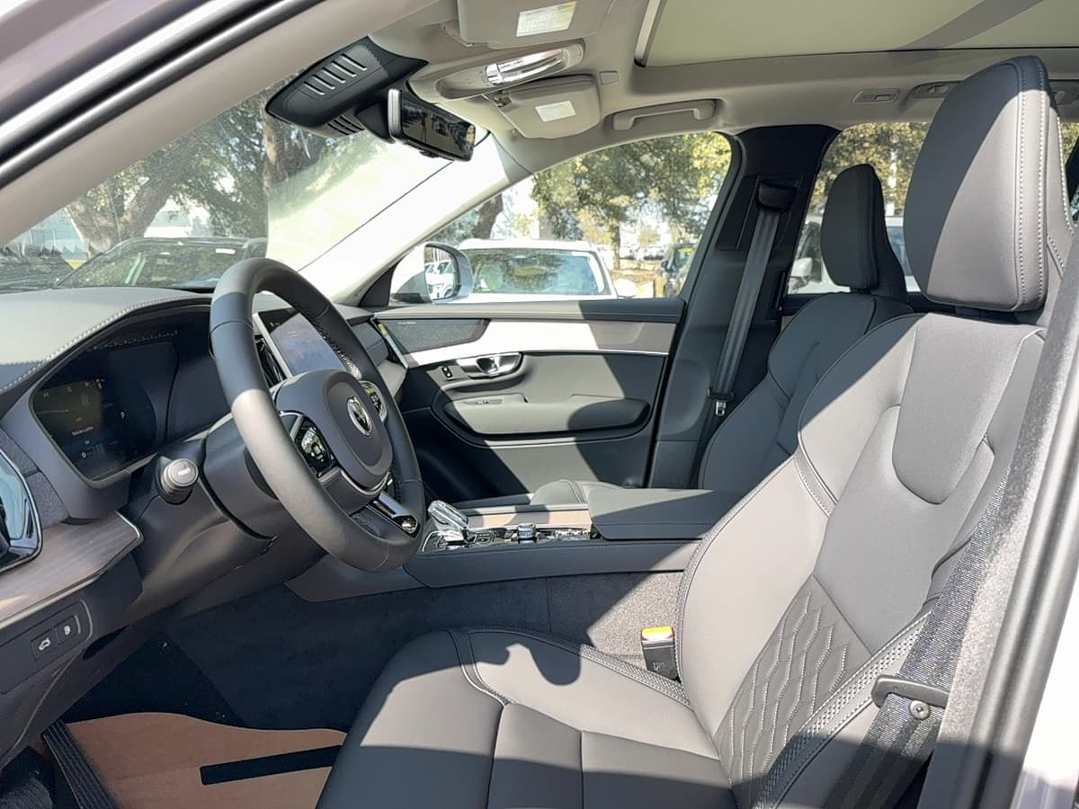 2026 Volvo XC90 plug-in hybrid - Image 13