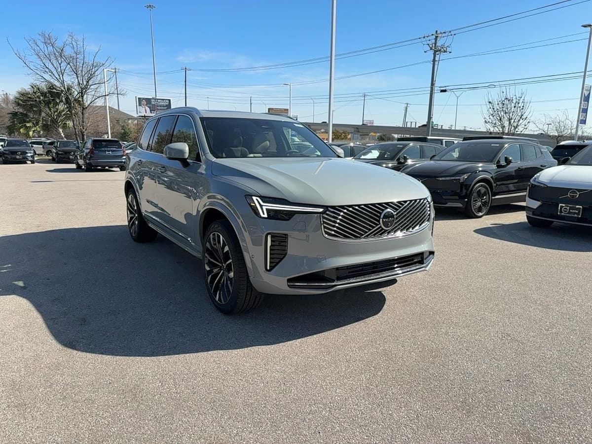 2026 Volvo XC90 plug-in hybrid - Image 7