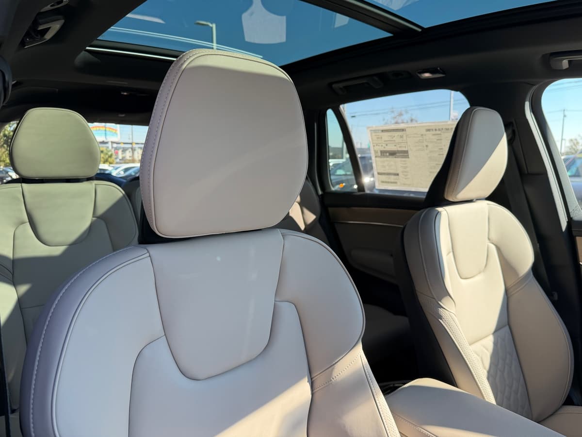 2026 Volvo XC90 plug-in hybrid - Image 9