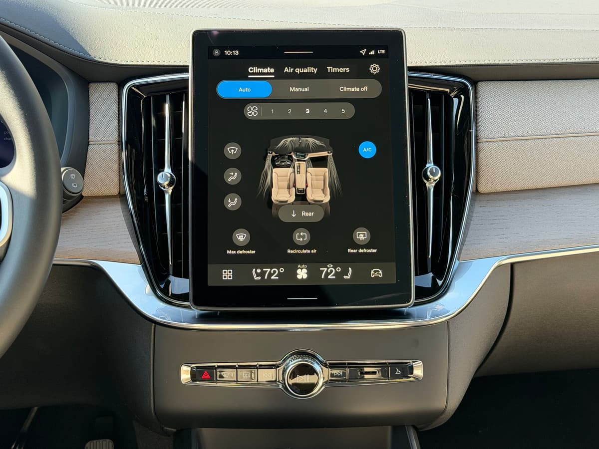 2026 Volvo XC90 plug-in hybrid - Image 13