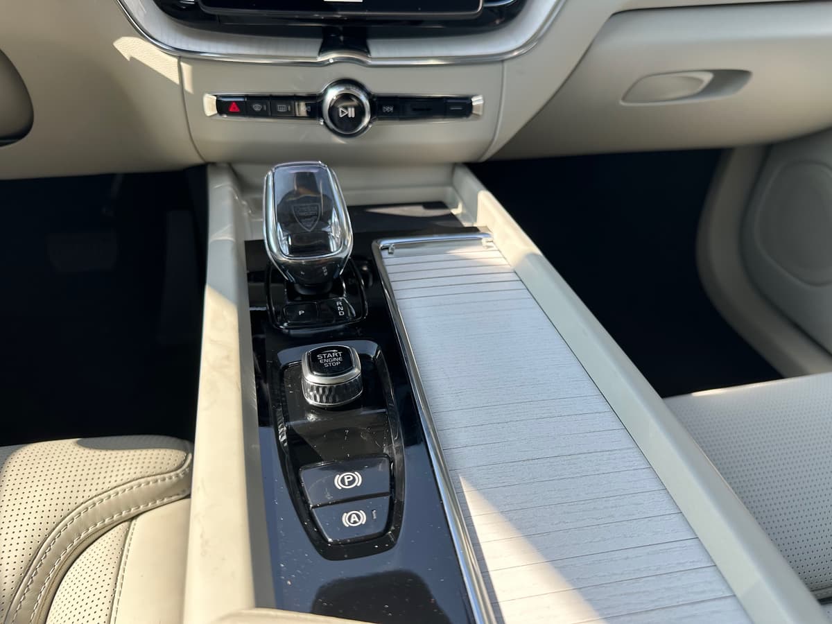 2026 Volvo XC60 - Image 13