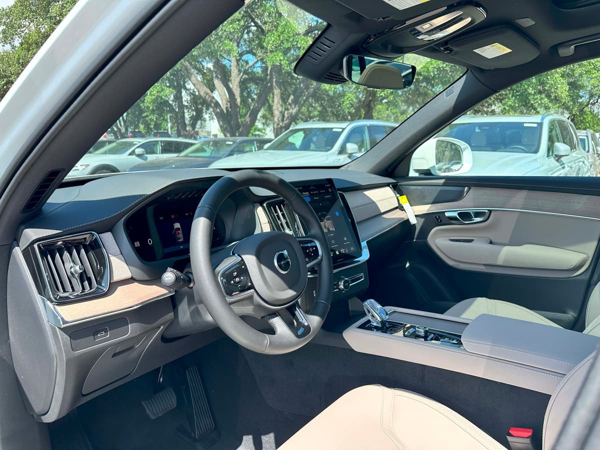 2026 Volvo XC90 - Image 12