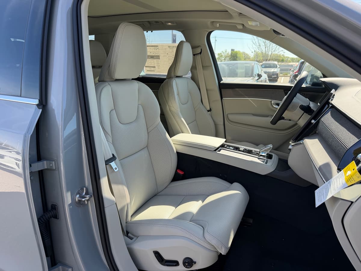 2026 Volvo XC90 - Image 8