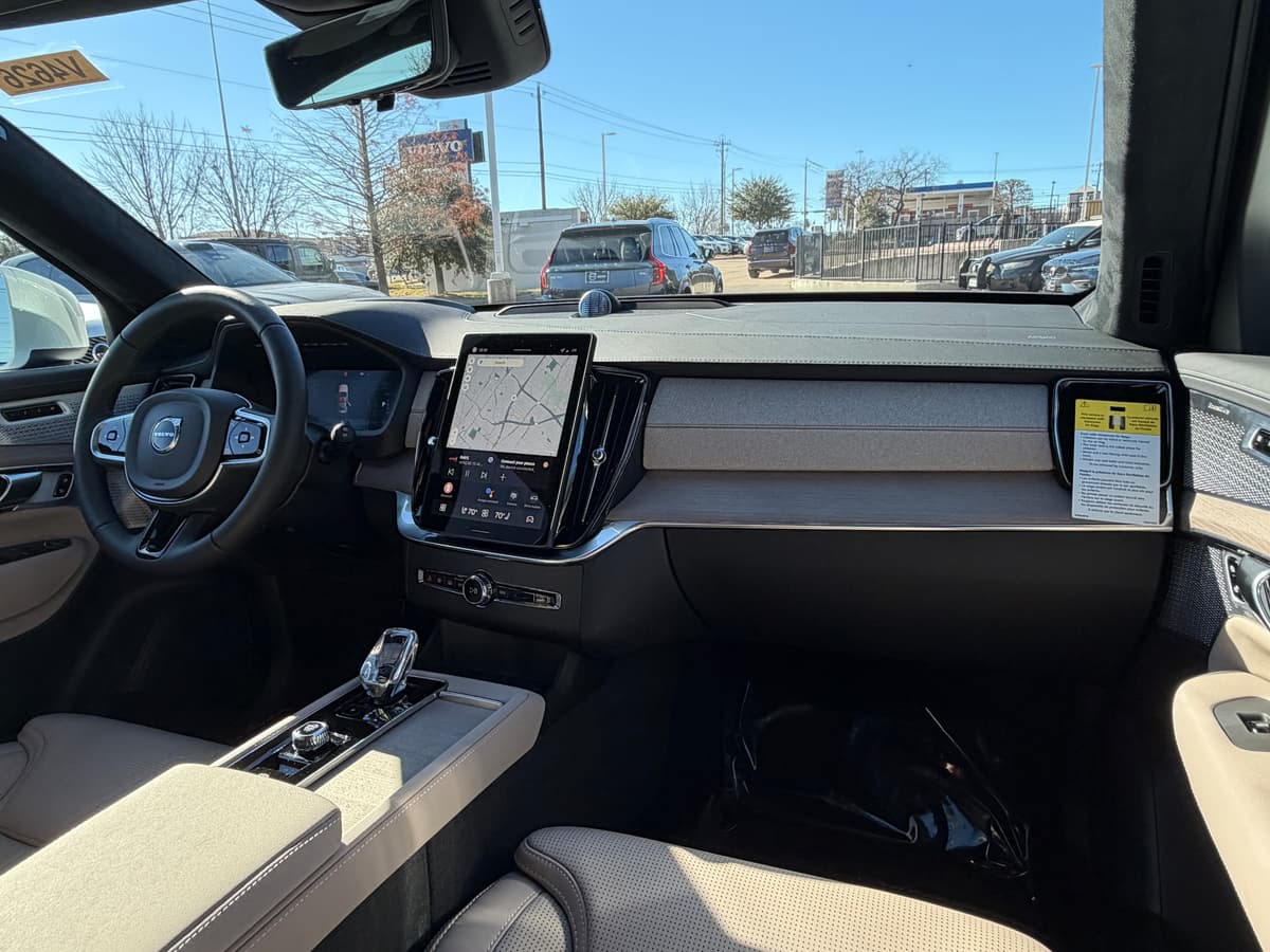 2026 Volvo XC90 plug-in hybrid - Image 11