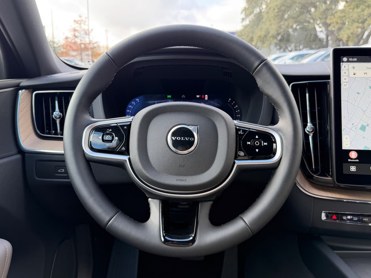 2026 Volvo XC60 - Image 13