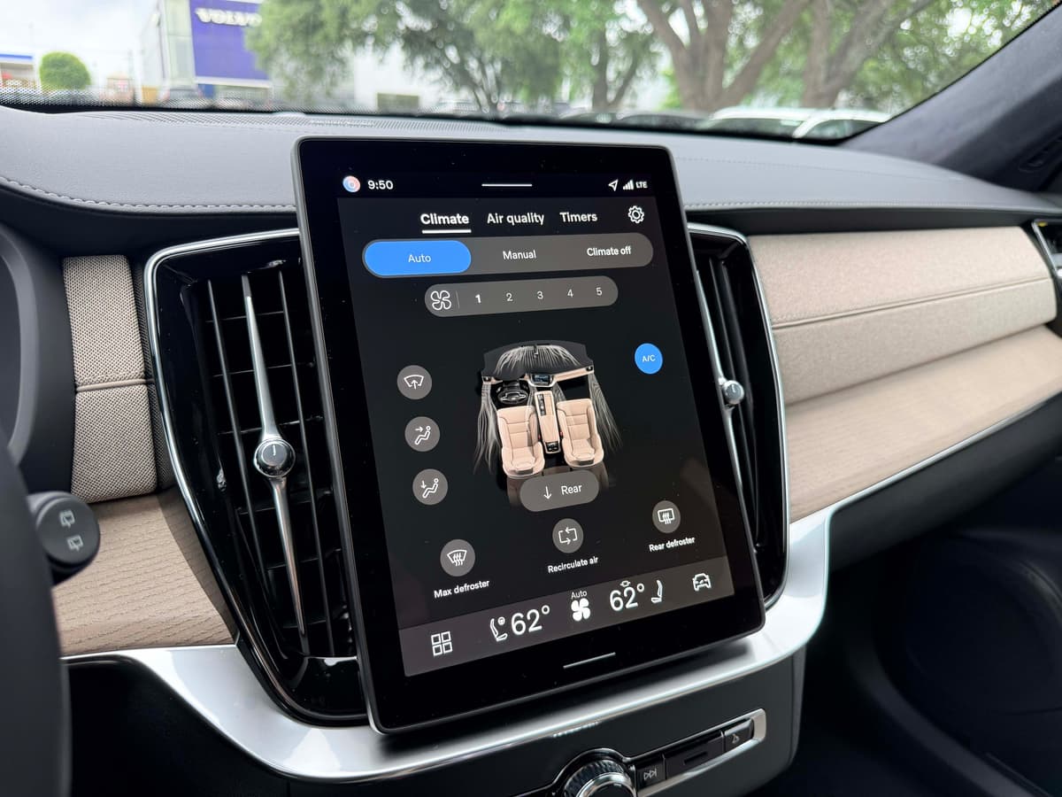 2026 Volvo XC90 plug-in hybrid - Image 21