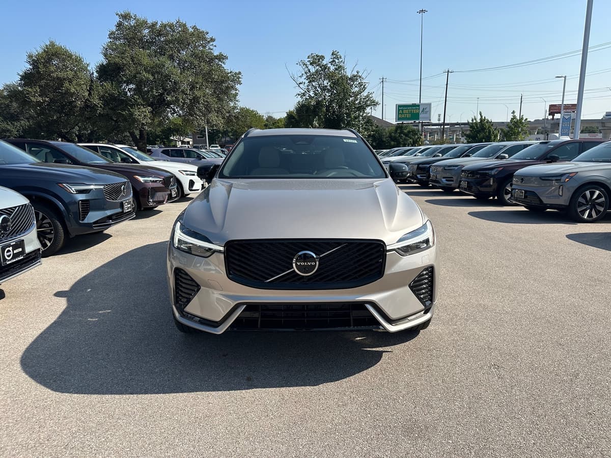 2026 Volvo XC60 - Image 6