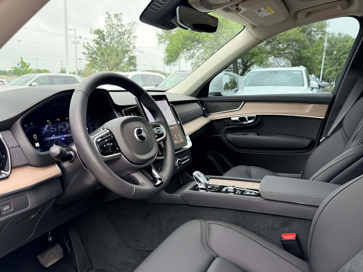2025 Volvo XC90 - Image 11