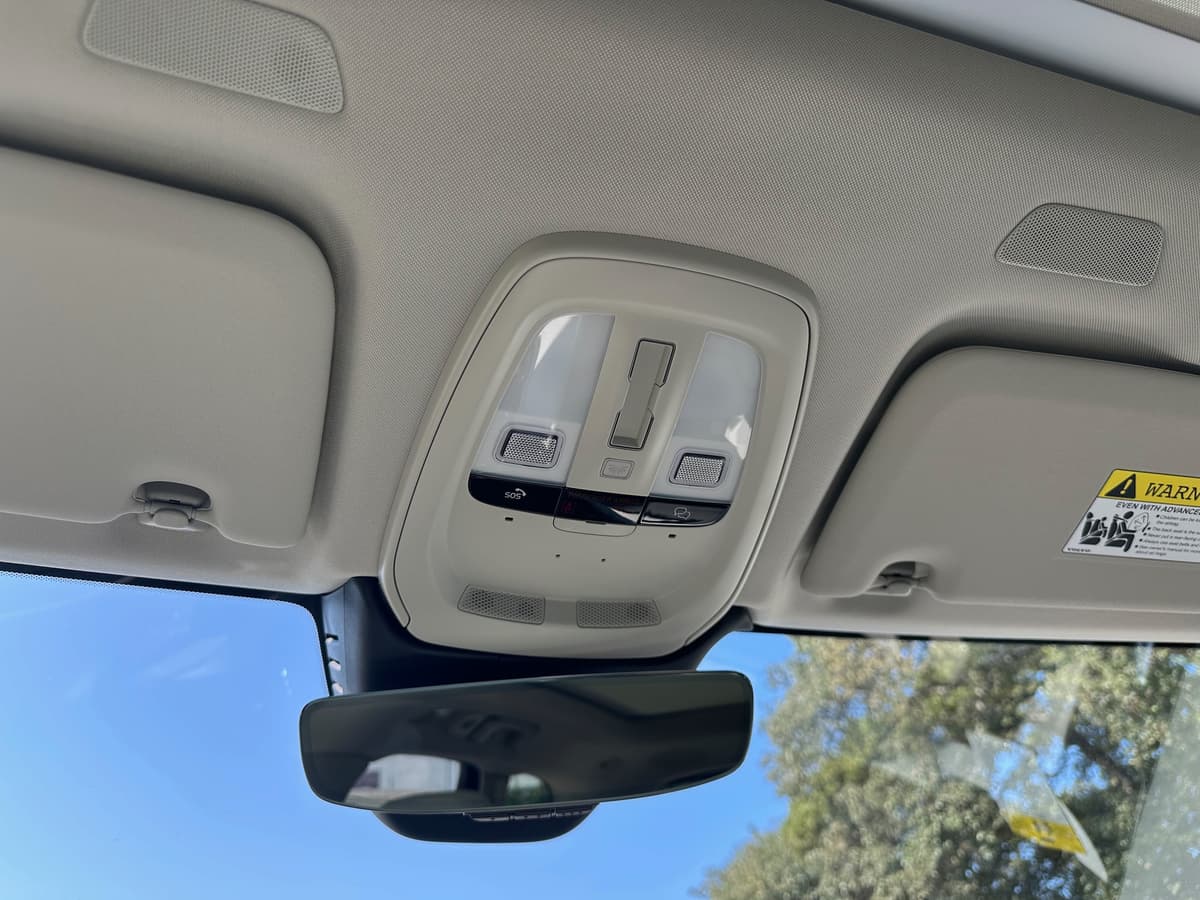 2026 Volvo XC60 - Image 16