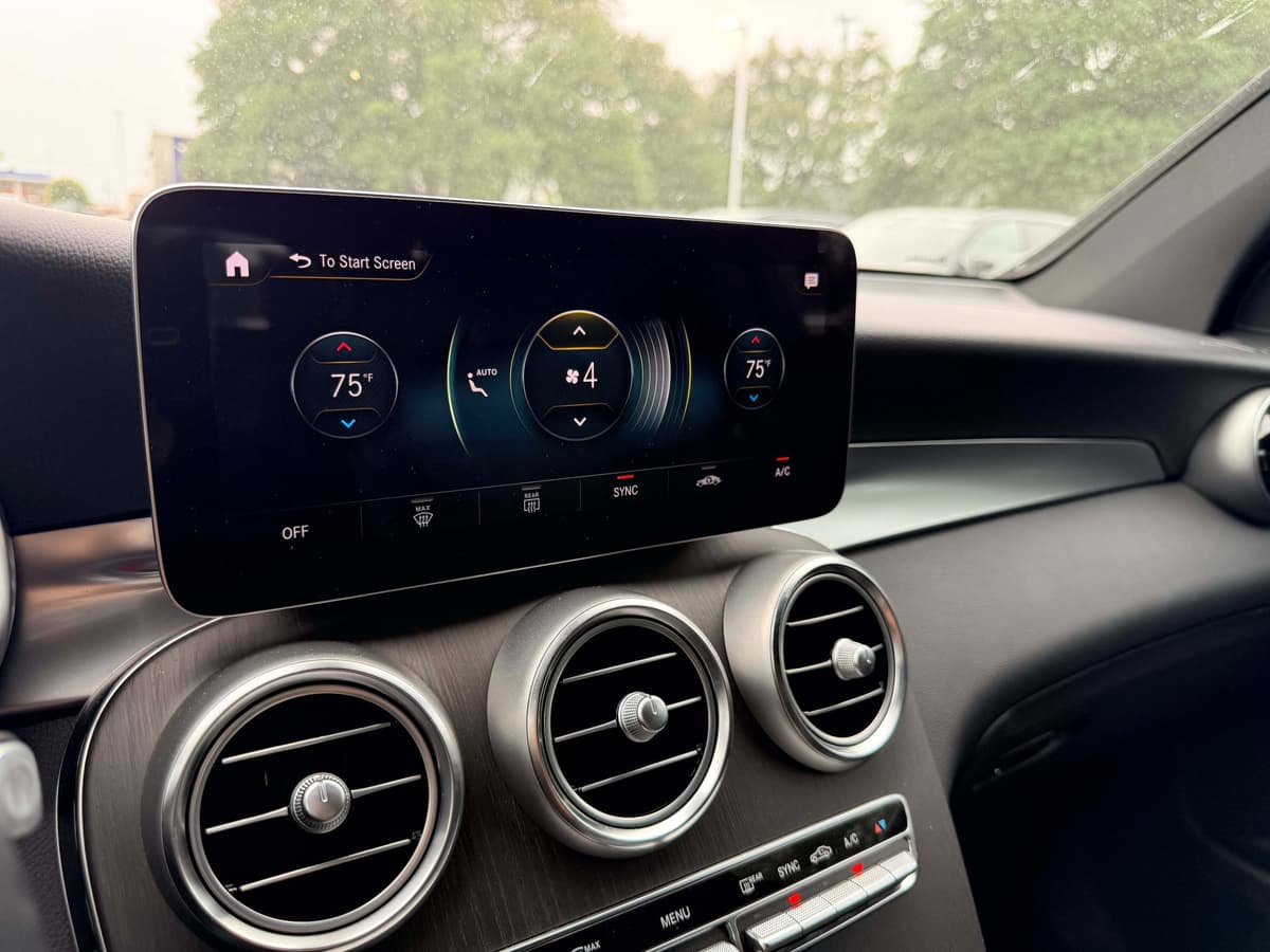 2022 Mercedes-Benz GLC 300 - Image 22