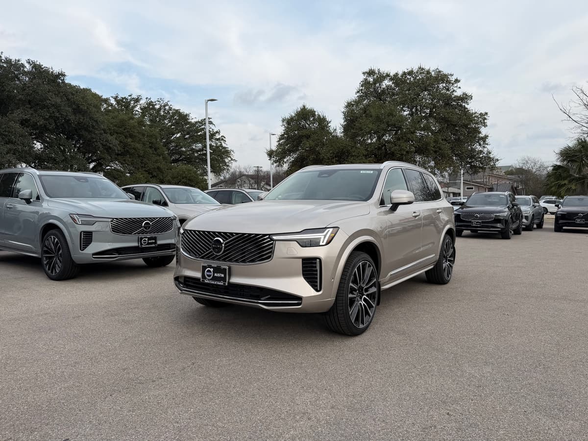 2026 Volvo XC90 - Image 2
