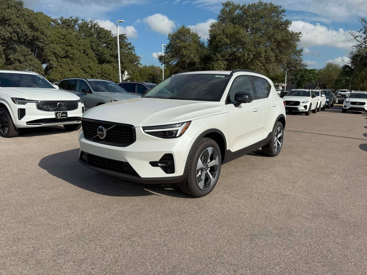 2026 Volvo XC40 - Image 29