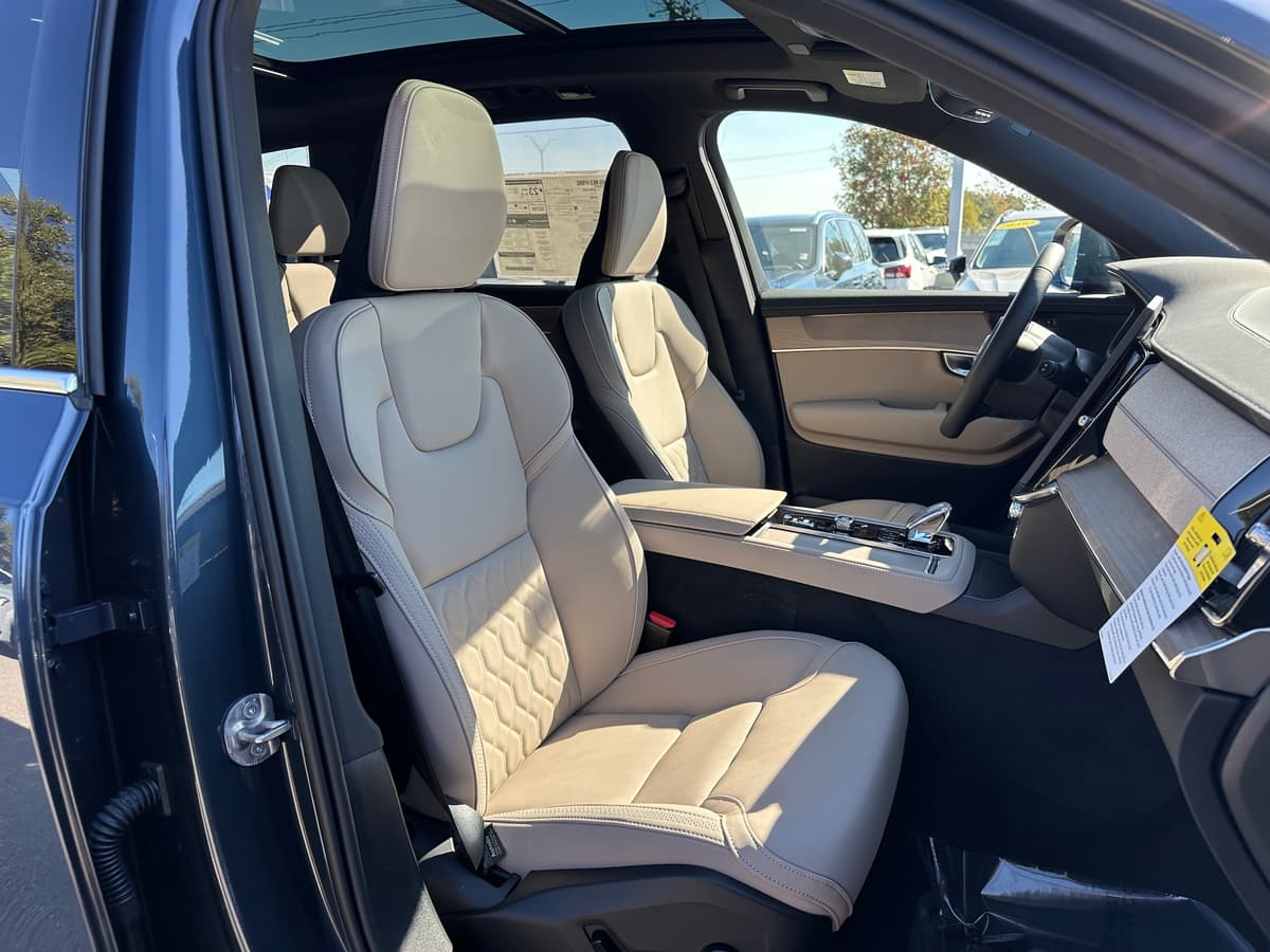 2026 Volvo XC90 - Image 9