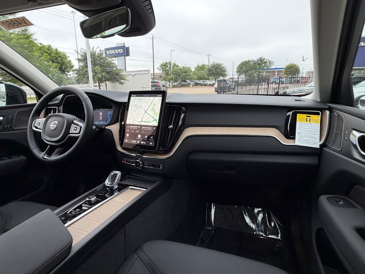 2026 Volvo XC60 plug-in hybrid - Image 9