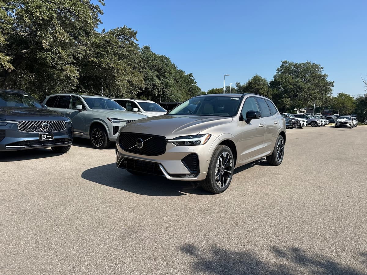2026 Volvo XC60 - Image 2