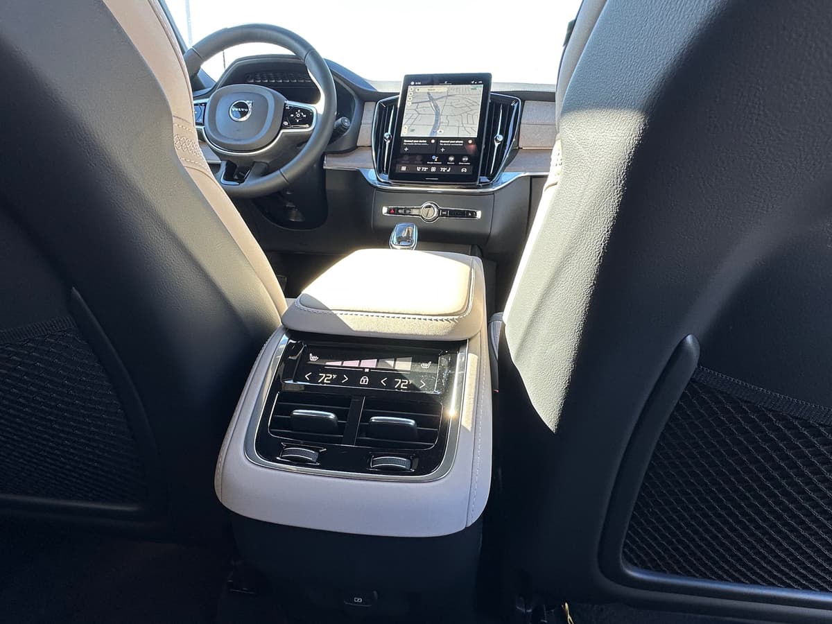 2026 Volvo XC90 - Image 12