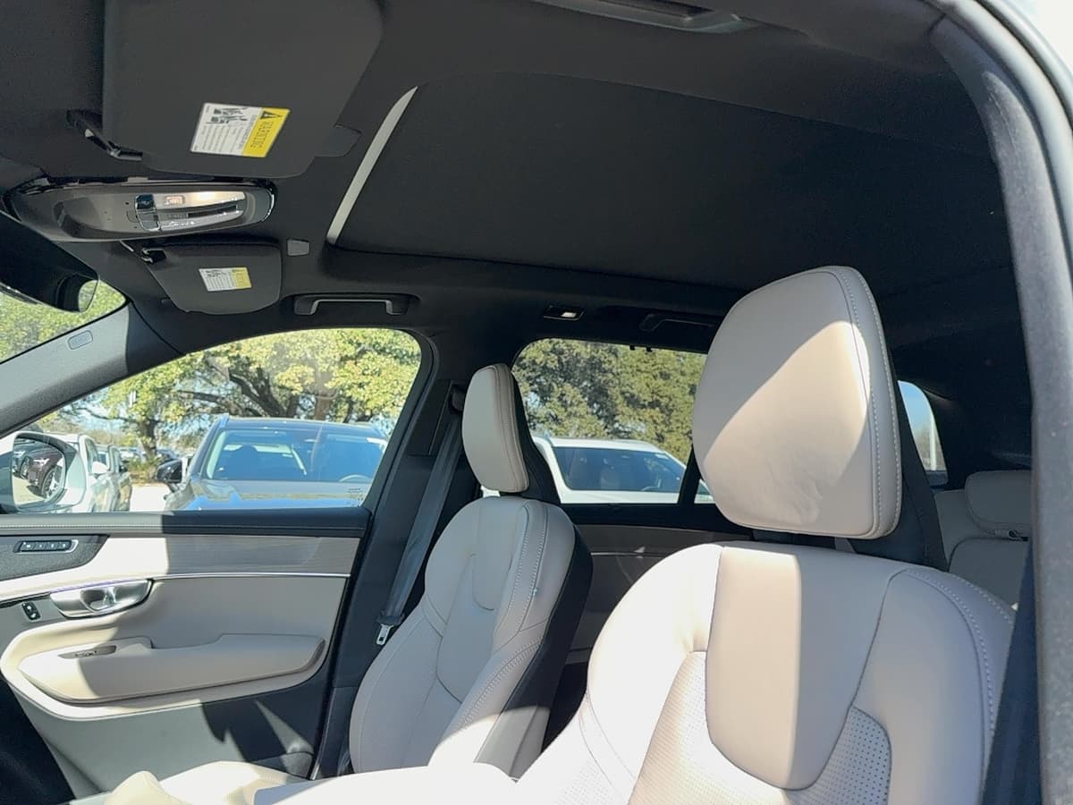 2026 Volvo XC90 plug-in hybrid - Image 13