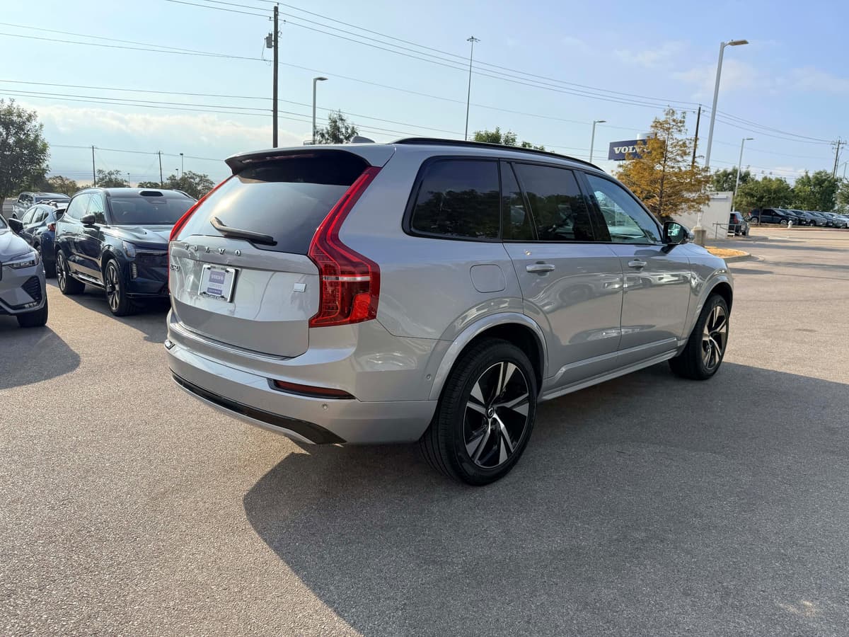 2023 Volvo XC90 Recharge Plug-In Hybrid - Image 5