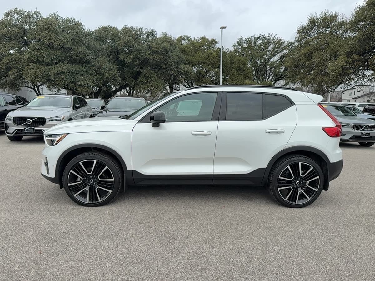 2024 Volvo XC40 - Image 3