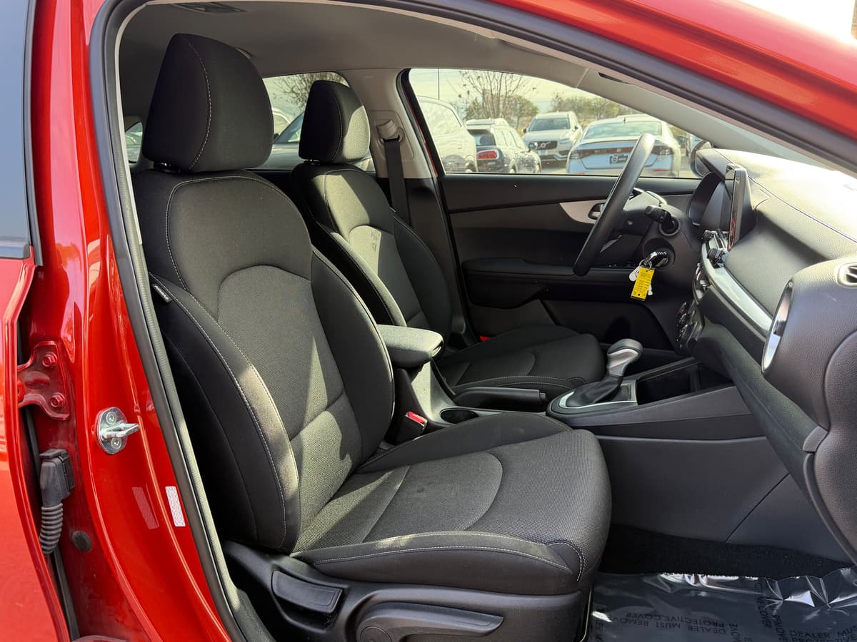 2023 Kia Forte - Image 10