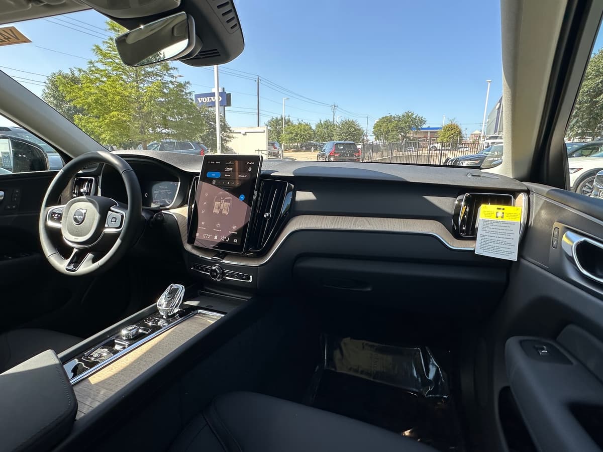 2026 Volvo XC60 - Image 10