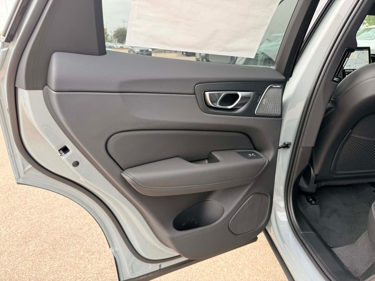 2026 Volvo XC60 - Image 15