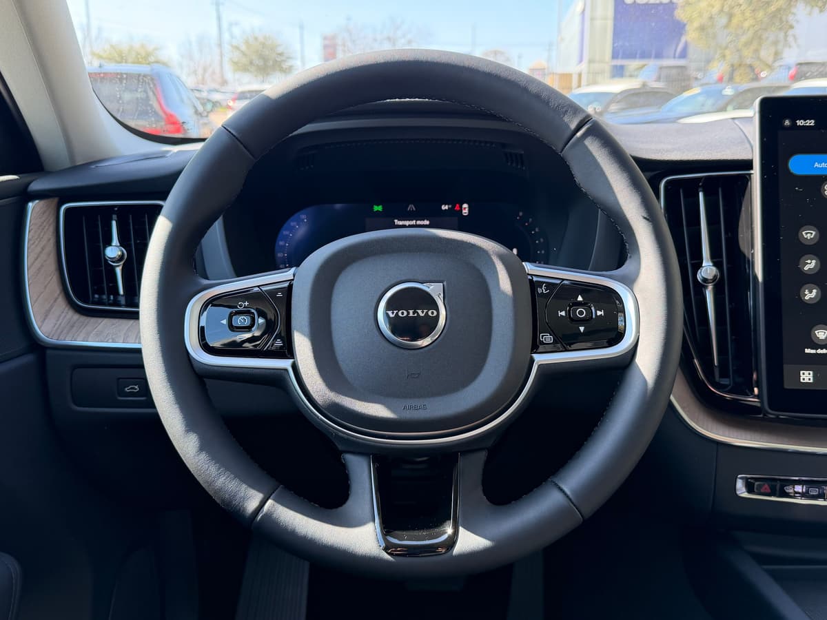 2026 Volvo XC60 - Image 14