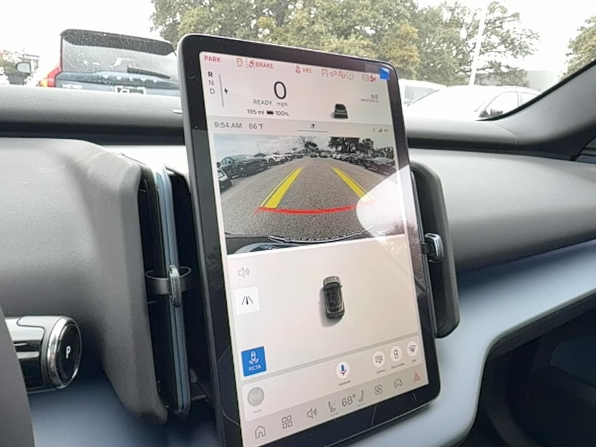 2026 Volvo EX30 - Image 20